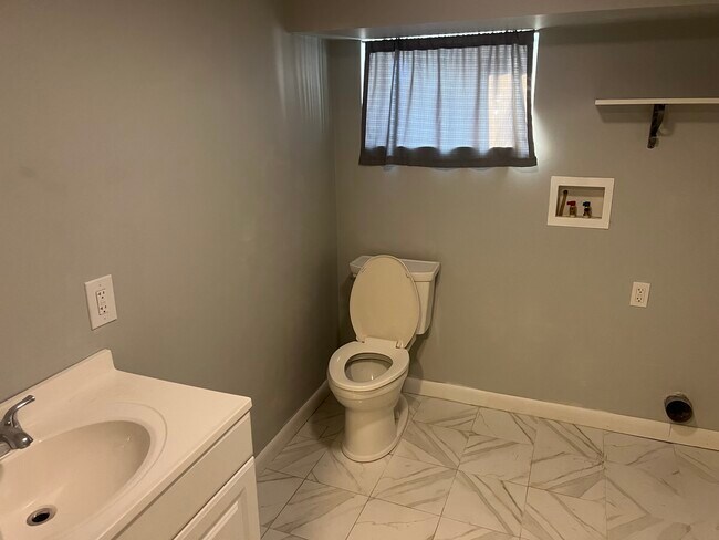115 Fulton St, Unit Rear in Medford, MA - Building Photo - Building Photo