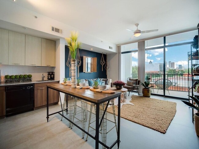 property at 935 Marietta St NW
