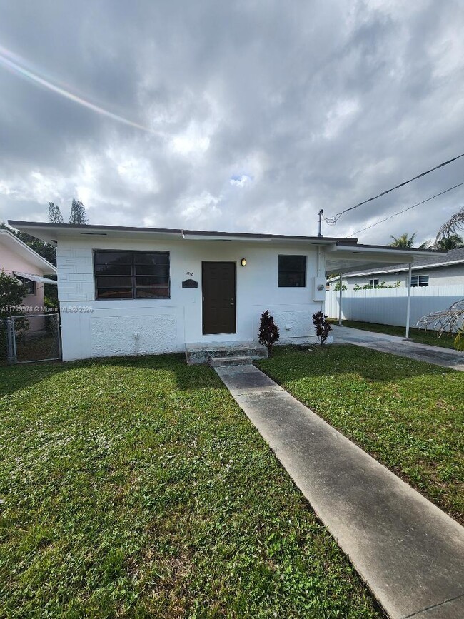 7750 NW 14th Pl in Miami, FL - Building Photo - Building Photo