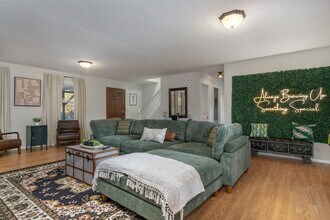 120 Whitney Dr in Asheville, NC - Building Photo - Building Photo