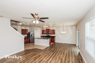 1992 Elkins Point in Melbourne, FL - Foto de edificio - Building Photo