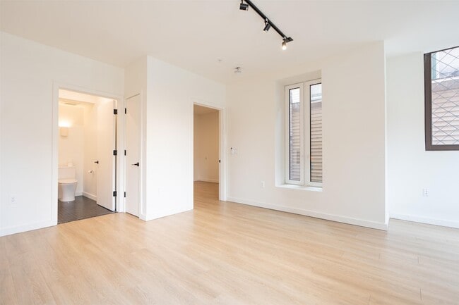328 Pacific Ave, Unit 203 in Jersey City, NJ - Building Photo - Building Photo