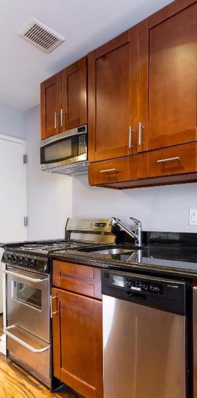 E 32ND ST., Unit 2D in New York, NY - Building Photo - Building Photo