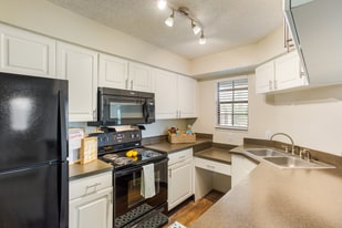 Antlers Apartments in Jacksonville, FL - Building Photo