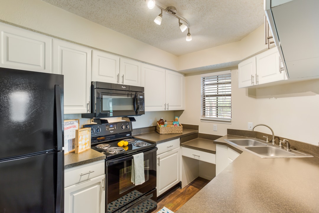 Antlers Apartments in Jacksonville, FL - Building Photo