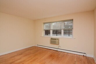 630 W Wrightwood Ave in Chicago, IL - Foto de edificio - Building Photo