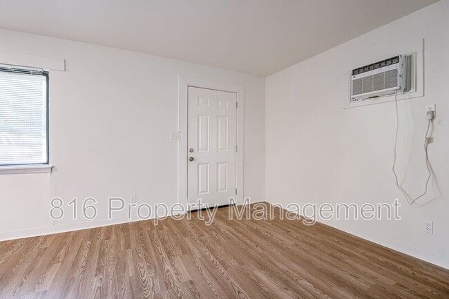 15216 Bellaire Ave in Grandview, MO - Building Photo - Building Photo