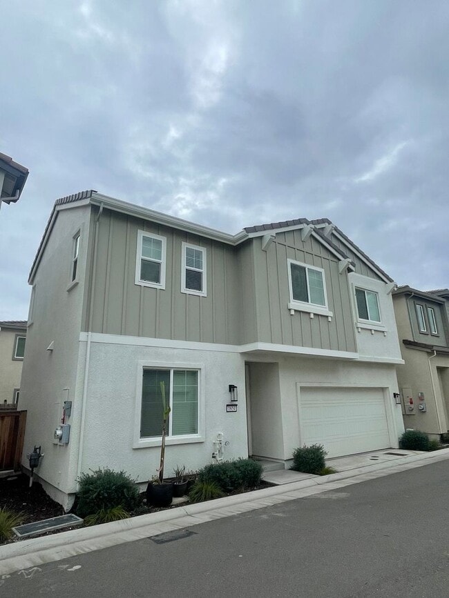 1654 Pagoda Lane in Sacramento, CA - Building Photo - Building Photo