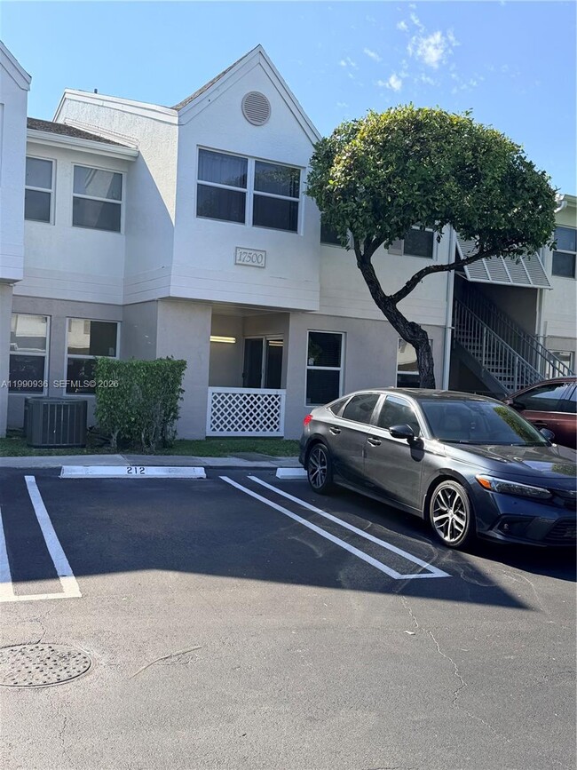 17500 NW 67th Ct in Hialeah, FL - Building Photo - Building Photo