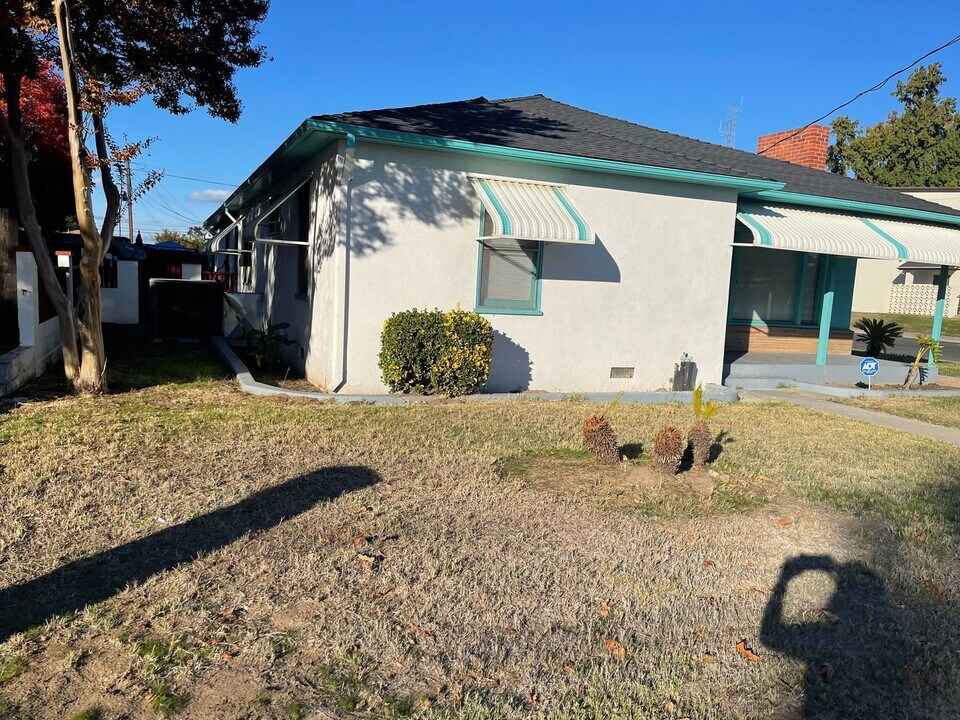 195 E Canal Dr in Turlock, CA - Building Photo