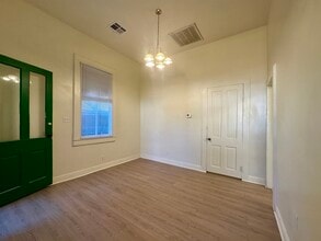 3817 Cleveland Ave, Unit B in New Orleans, LA - Foto de edificio - Building Photo