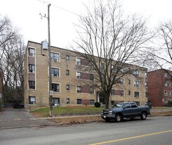 Hallmar Manor in Toronto, ON - Building Photo