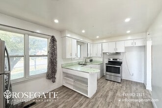 2 Sherwood Ave in Toronto, ON - Building Photo - Building Photo