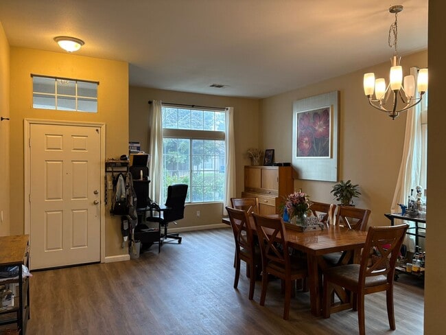 2085 Galleon Dr in Dixon, CA - Foto de edificio - Building Photo