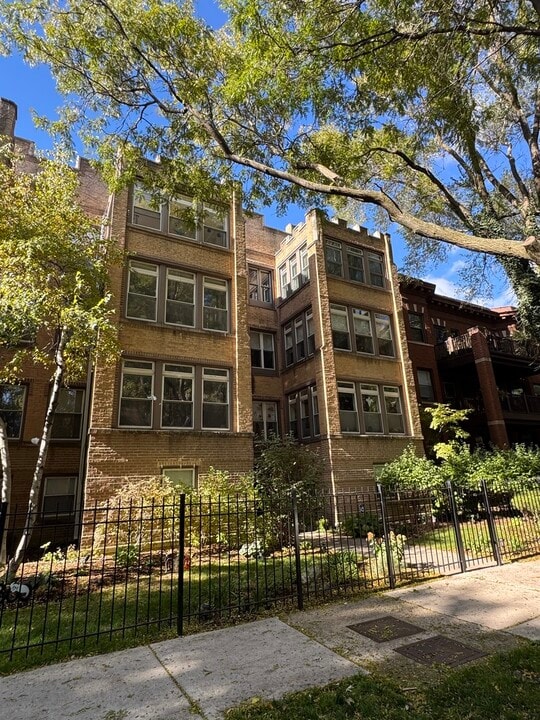 4736 N Magnolia Ave in Chicago, IL - Foto de edificio