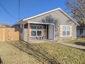 Available for April Move in! - Renovated 3 Bed 1.5 Bath House Biking Distance to Campus! in College Station, TX - Building Photo