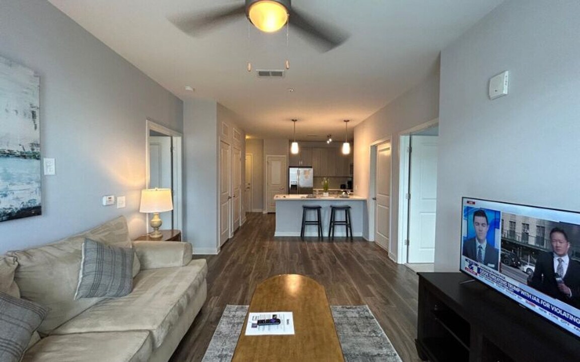 220 Sandy Springs Cir in Atlanta, GA - Foto de edificio