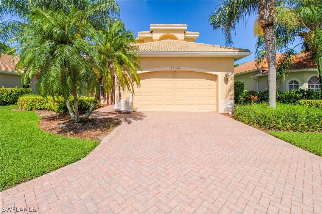 28130 L Burton Fletcher Ct in Bonita Springs, FL - Foto de edificio