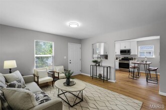 905 Cornell Ave in Webster Groves, MO - Building Photo - Building Photo