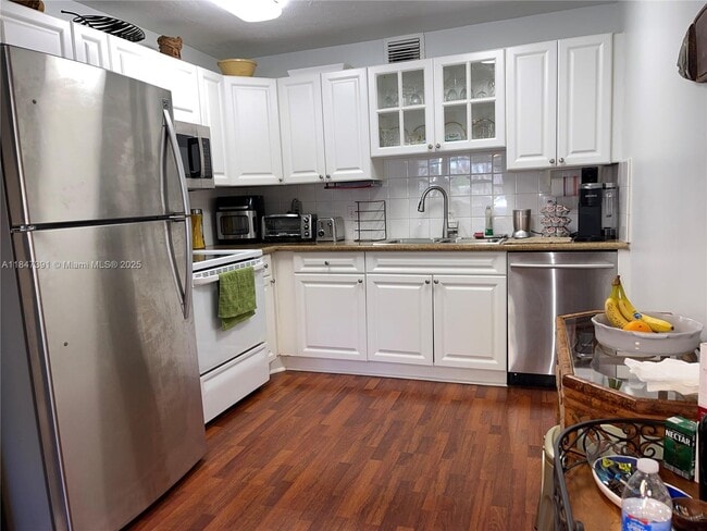 property at 1904 Bermuda Cir