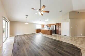 8748 W Salter Dr in Peoria, AZ - Foto de edificio - Building Photo