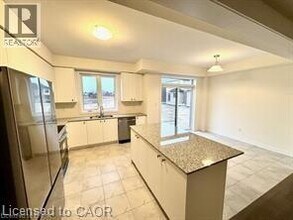 69 Moss Dr in Cambridge, ON - Building Photo - Building Photo