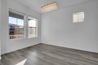 27897 E 7th Ave in Aurora, CO - Building Photo - Building Photo