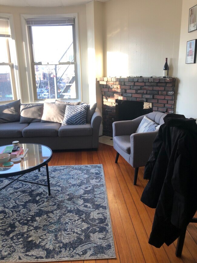 879 Beacon St, Unit 42 in Boston, MA - Building Photo - Building Photo