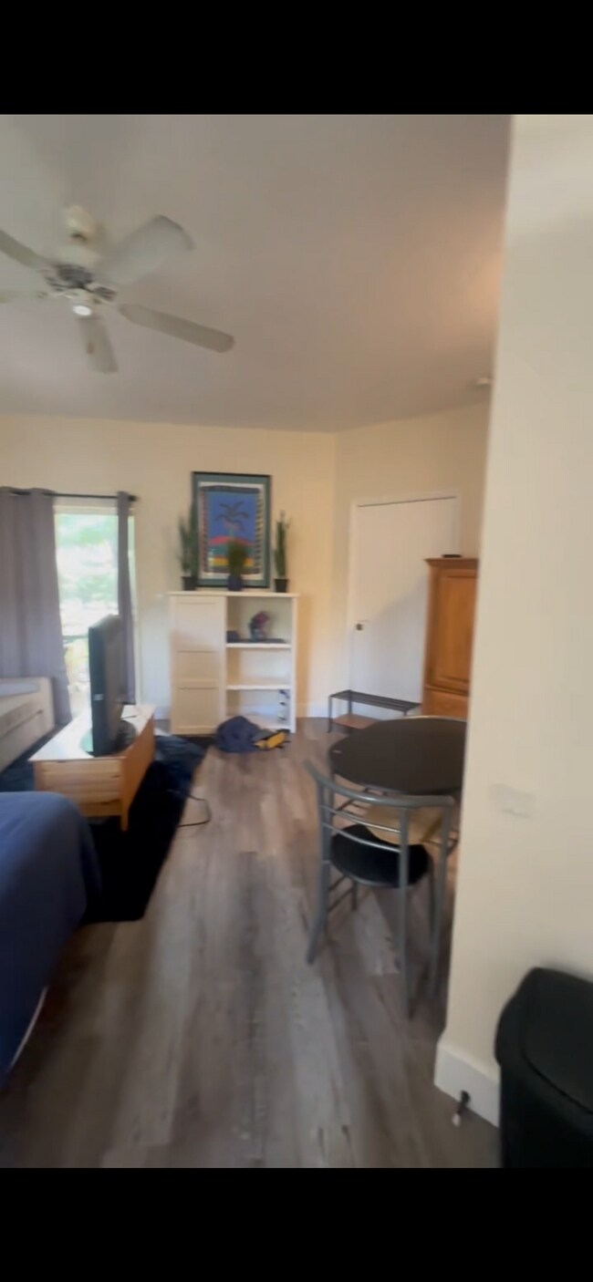 9832 Perfect Dr, Unit FURNISHED STUDIO in Port St. Lucie, FL - Foto de edificio - Building Photo