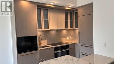 16 Greenbriar Rd in Toronto, ON - Building Photo - Building Photo