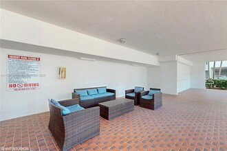 1666 West Ave, Unit 305 in Miami Beach, FL - Building Photo - Building Photo