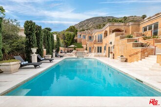 31739 Pacific Coast Hwy in Malibu, CA - Building Photo - Building Photo