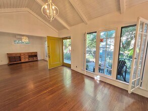 4300 Melbourne Ave-Unit -4300 Melbourne Ave in Los Angeles, CA - Building Photo - Building Photo
