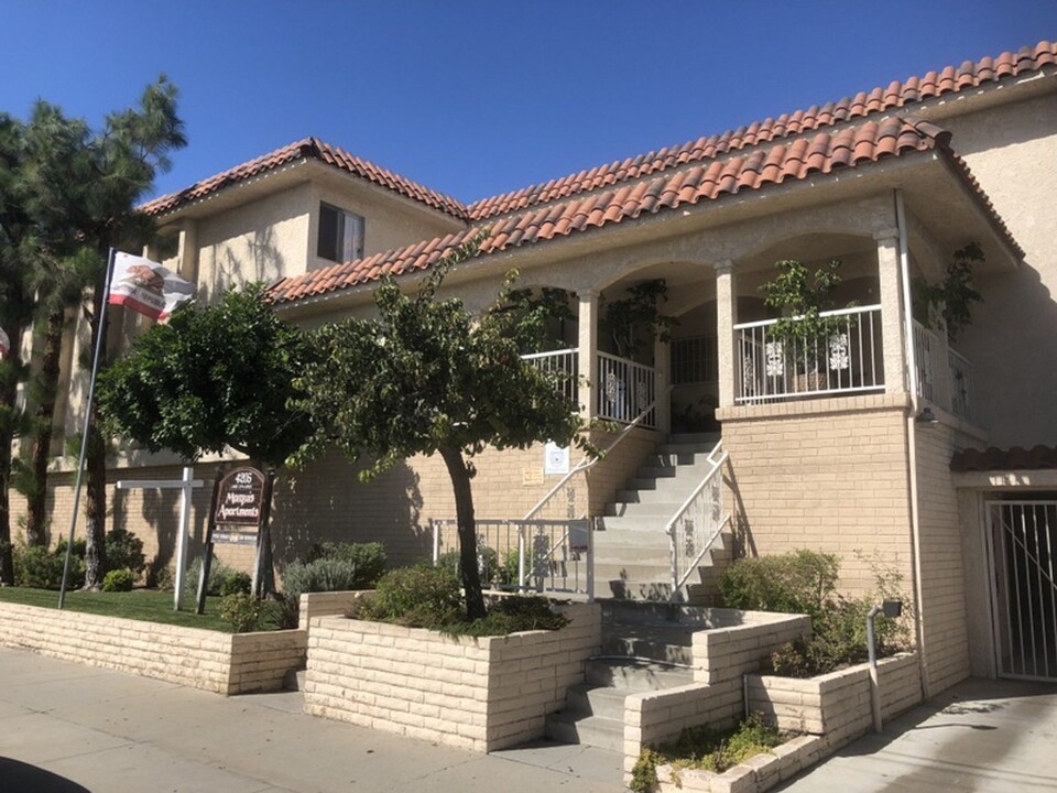 Marquis Apartments in Hawthorne, CA - Building Photo