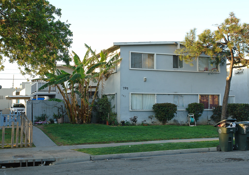 795 Shalimar Dr in Costa Mesa, CA - Building Photo