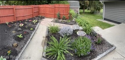 495 W Seymour Lake Rd in Ortonville, MI - Building Photo - Building Photo