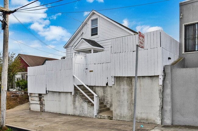 11-15-15 Tioga Ave in San Francisco, CA - Building Photo - Building Photo