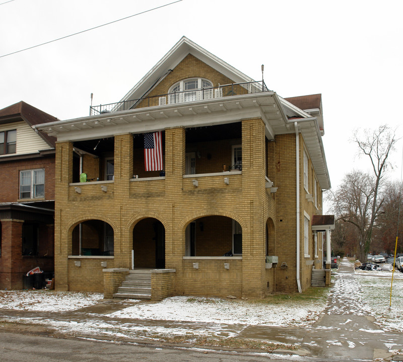 945 11th Ave in Huntington, WV - Building Photo