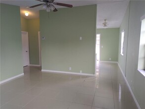 37 SE 4th Ter, Unit 1 in Dania, FL - Building Photo - Building Photo