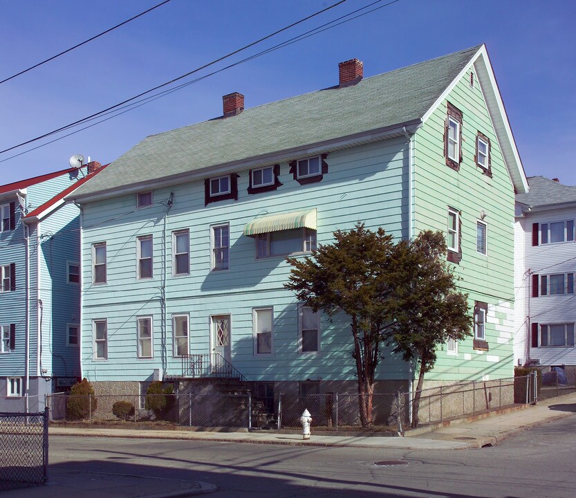 222 Fountain St in Fall River, MA - Foto de edificio