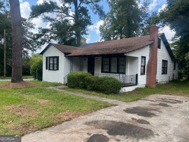 property at 1860 Washburn St