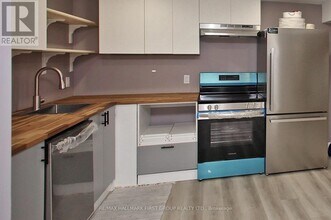 213 Glen Hill Dr in Whitby, ON - Building Photo - Building Photo