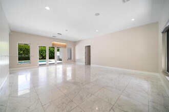 511 Madeira Ave in Coral Gables, FL - Foto de edificio - Building Photo
