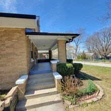 144 E Pomeroy St in West Chicago, IL - Building Photo - Building Photo