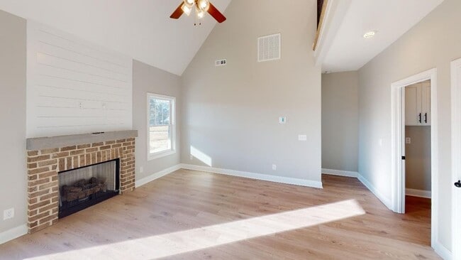 213 Bluebell Dr in Clarksville, TN - Foto de edificio - Building Photo