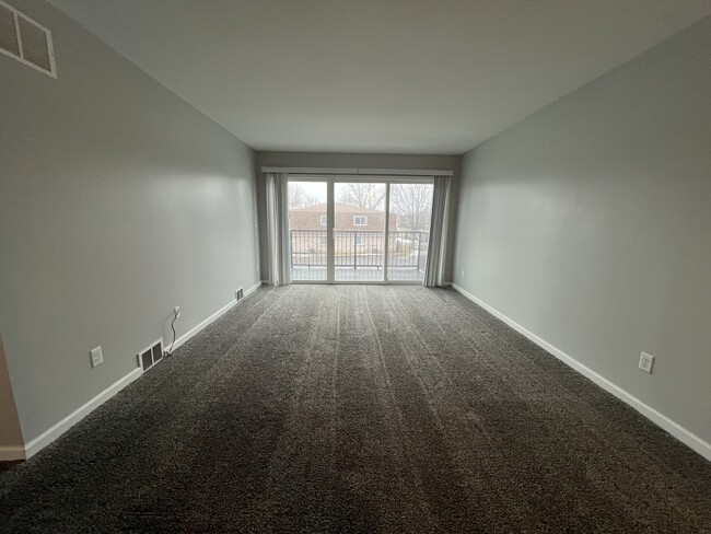 Fountainview East Apartments in Amherst, NY - Building Photo - Building Photo
