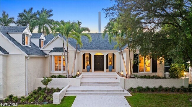 2700 Treasure Ln in Naples, FL - Building Photo - Building Photo