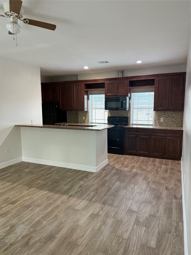 716 Kolb Rd in South Houston, TX - Building Photo - Building Photo