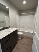 1090 S New Oak Ln in East Wenatchee, WA - Building Photo - Building Photo