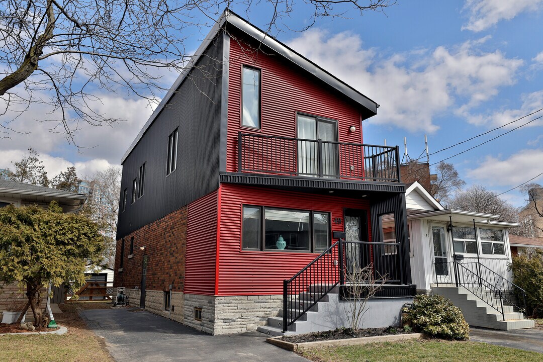 49 Poplar Ave in Toronto, ON - Building Photo